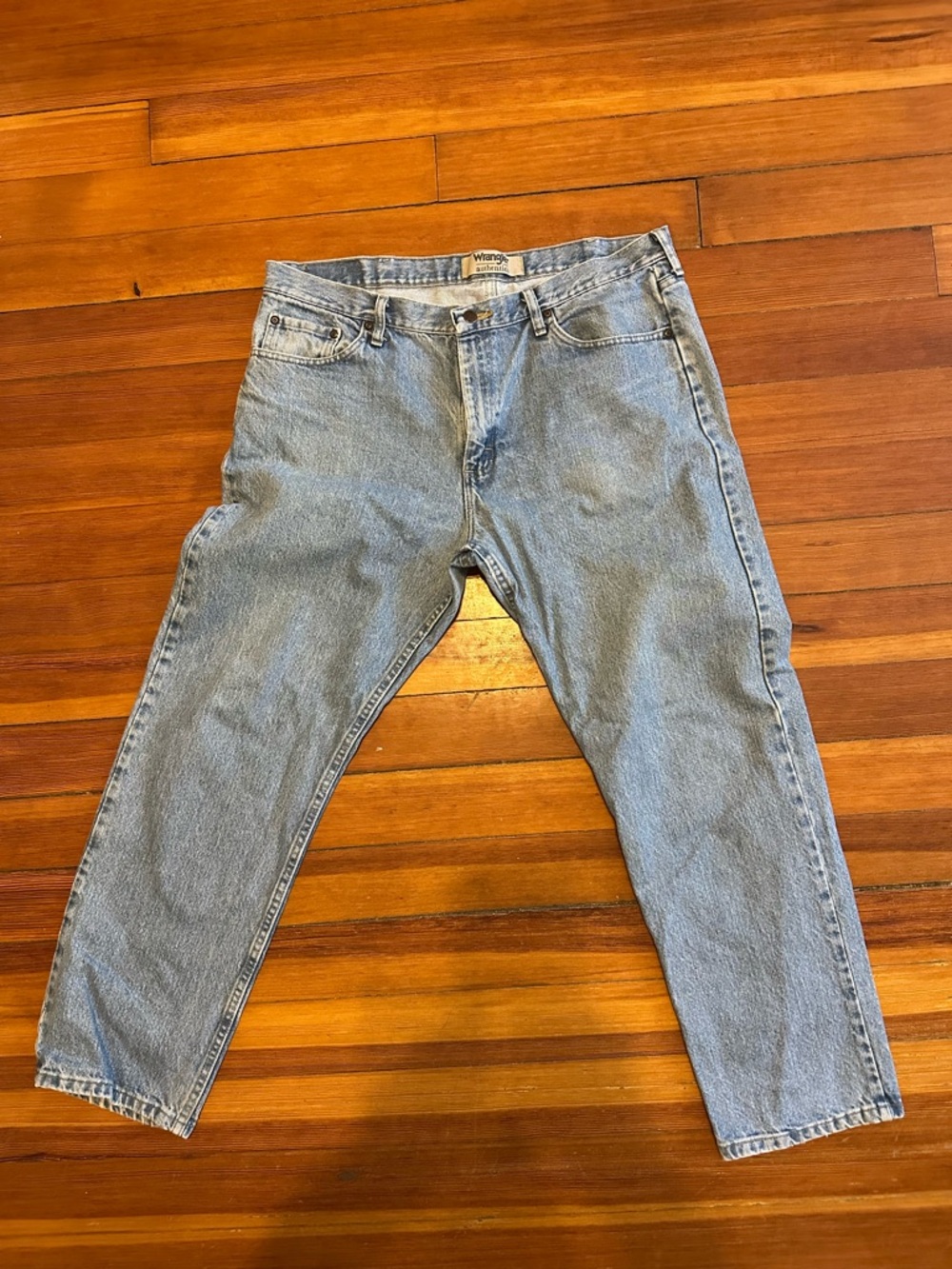 Wrangler Men’s Light Wash Relaxed Fit Jeans